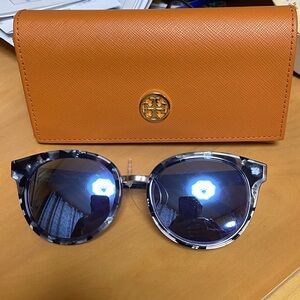 Tory Burch Marble Pattern Sunglasses very nice style